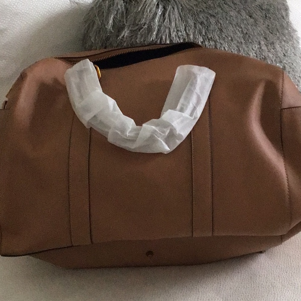 The weekender bag in Camel